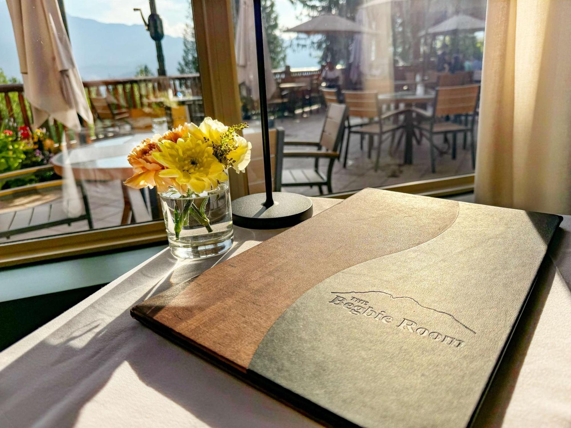 Coast Hillcrest Hotel Revelstoke Exterior foto