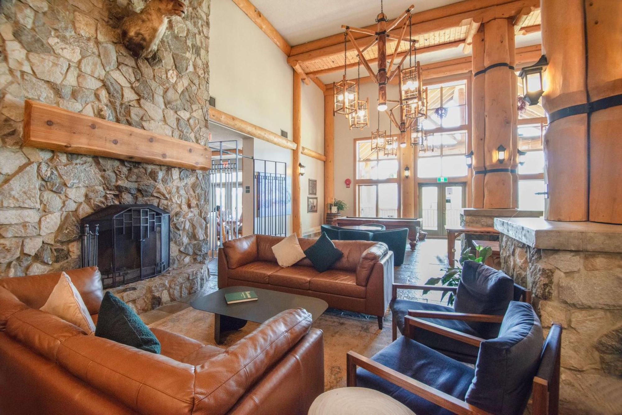 Coast Hillcrest Hotel Revelstoke Exterior foto