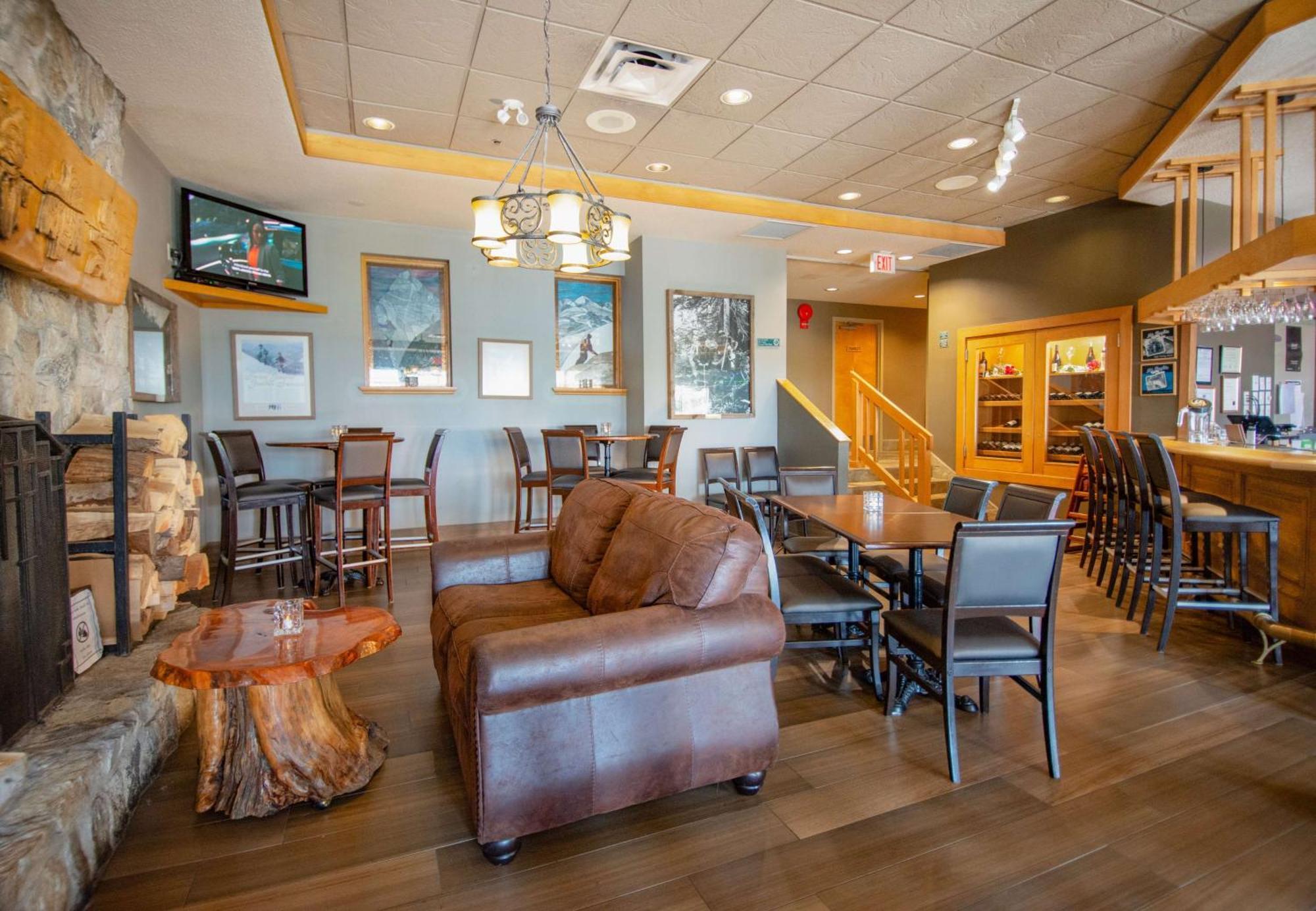 Coast Hillcrest Hotel Revelstoke Exterior foto