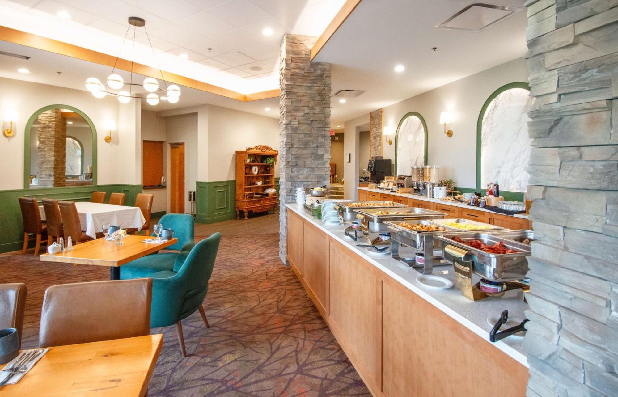 Coast Hillcrest Hotel Revelstoke Exterior foto