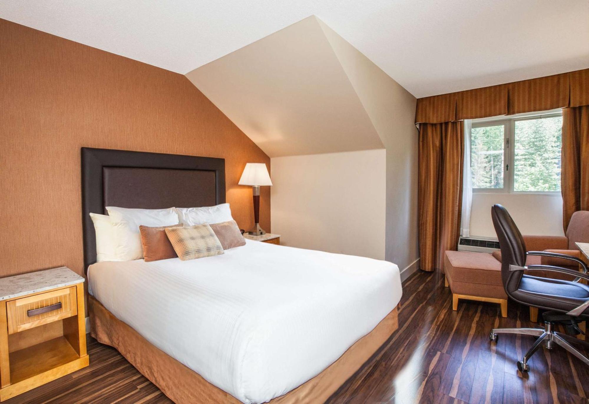 Coast Hillcrest Hotel Revelstoke Exterior foto